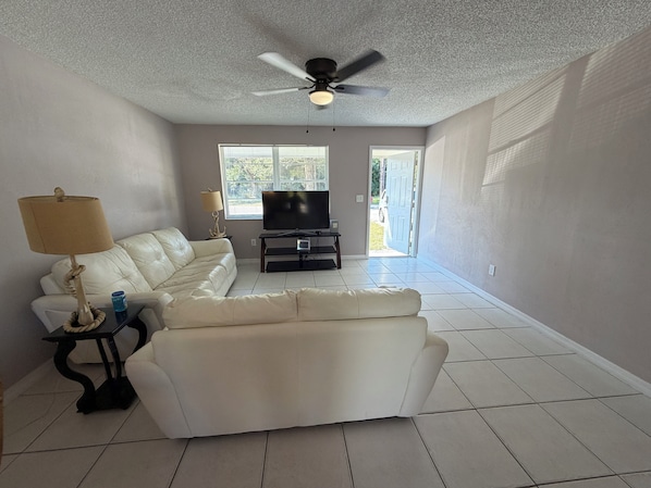 Living area - Home in West Palm Beach, Florida (West Palm Beach)