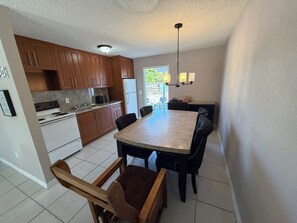 Private kitchen - Home in West Palm Beach, Florida (West Palm Beach)