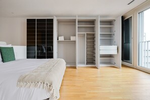 1 bedroom, iron/ironing board, WiFi, bed sheets - Blueground | Escher Wyss, view, nr Lake Zurich (Zurich)