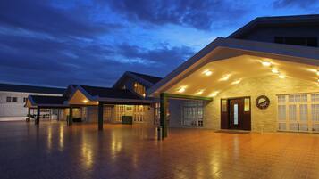 Facciata della struttura - sera/notte