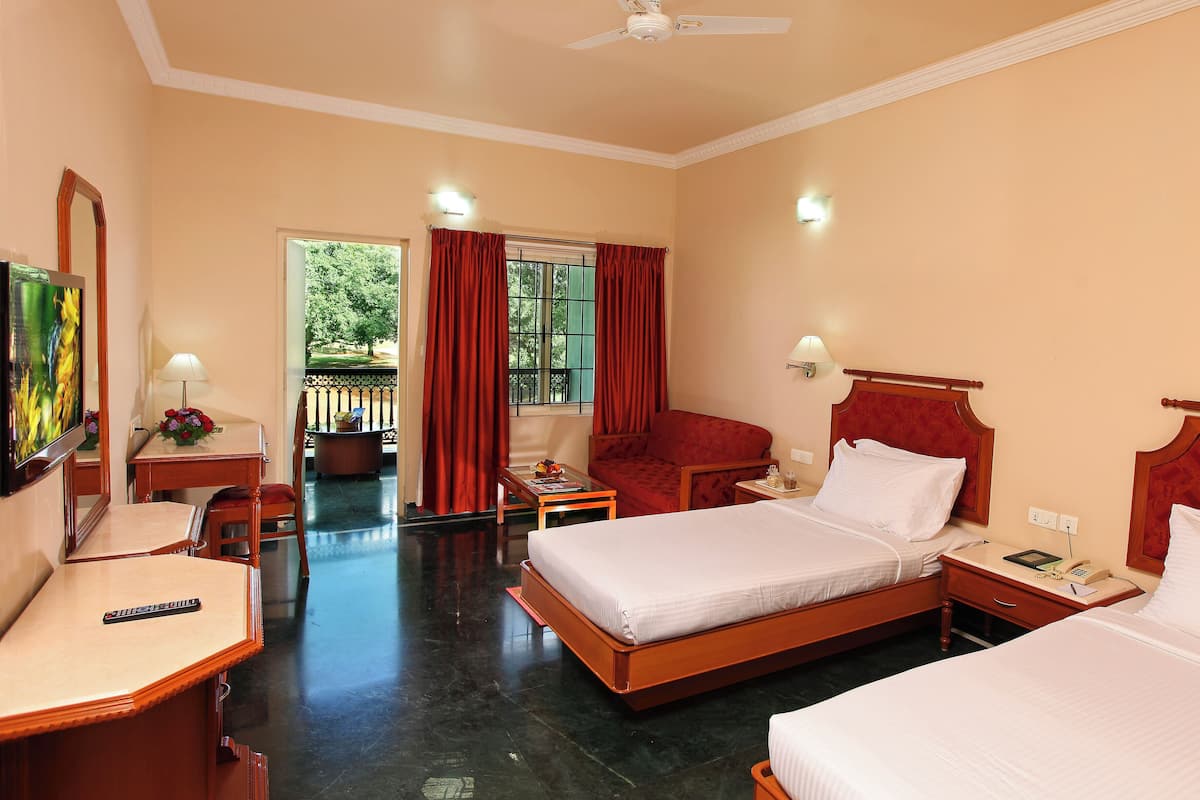 Golf Panorama Superior Room | Desk, laptop workspace, iron/ironing board, bed sheets