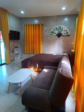 Room, 1 Bedroom, Accessible, Smoking | Living room