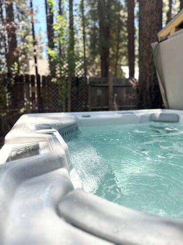 Pinter Pines, Your Cozy Midtown Retreat | CYH0822