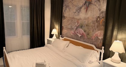 5BR Retreat + PacMan Arcade + Grill + Sleeps 10+