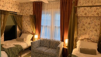 5 bedrooms, travel cot, free WiFi, bed sheets