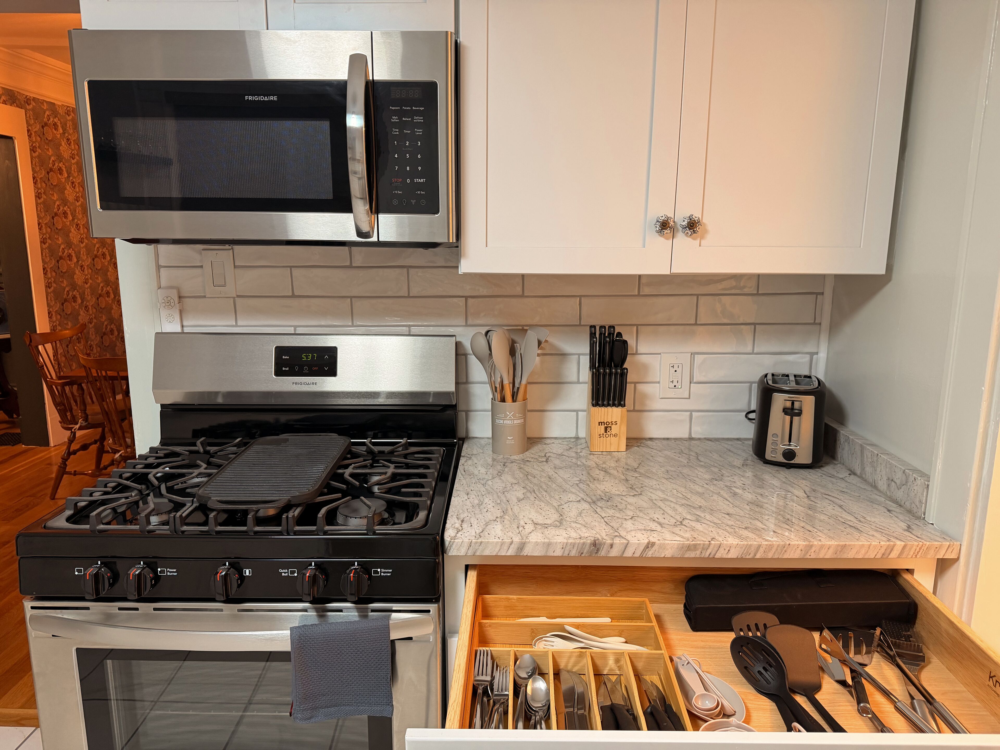 Frigorífic, microones, forn i placa de cuina 