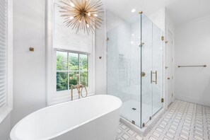 Shower, hair dryer, towels - Second Wind - Rosemary Beach - Private Pool, Access to Private Beach, Fitness and Tennis Access! (Rosemary Beach)