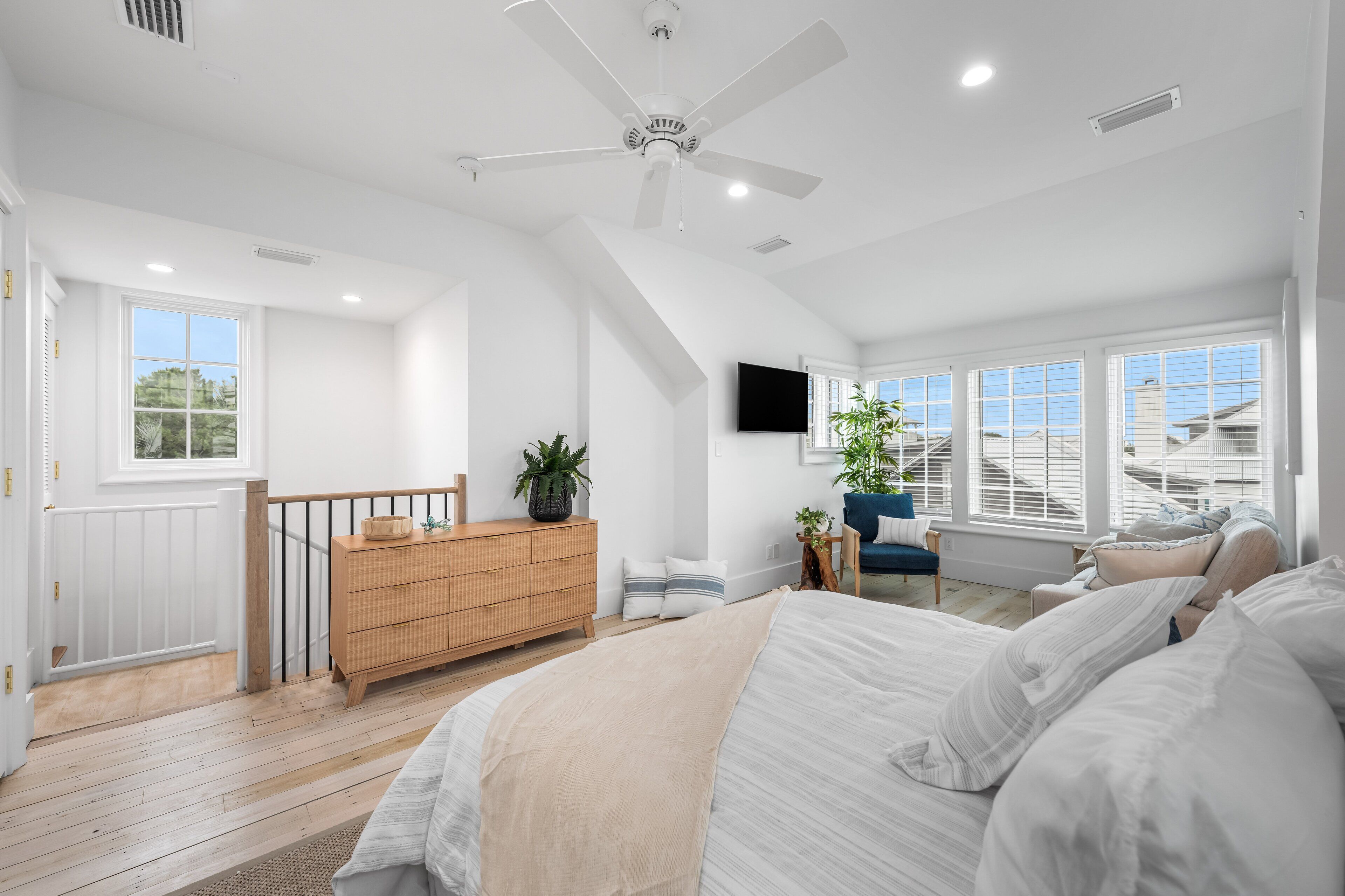 4 bedrooms, iron/ironing board, free WiFi, bed sheets