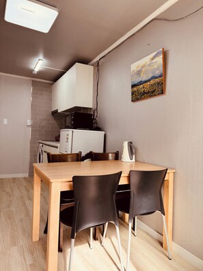 Dining - Downdown Hongdae, 5min to Hongdae Station
2Rooms, 4Bed (Mapo)