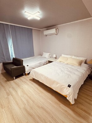 2 bedrooms, WiFi - Downdown Hongdae, 5min to Hongdae Station
2Rooms, 4Bed (Mapo)