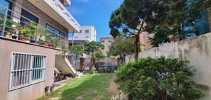 Property grounds - Downdown Hongdae, 5min to Hongdae Station
2Rooms, 4Bed (Mapo)