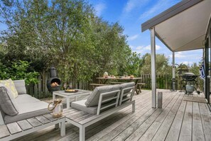 Outdoor dining - Relax on Williamson - Whangamata (Whangamata)