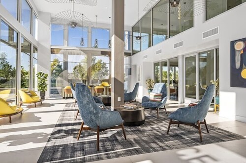 Modern Studio @Central Irvine | Pool • Gym • BBQ