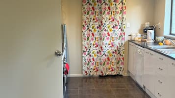 Micro-ondes, four, plaque de cuisson, lave-vaisselle