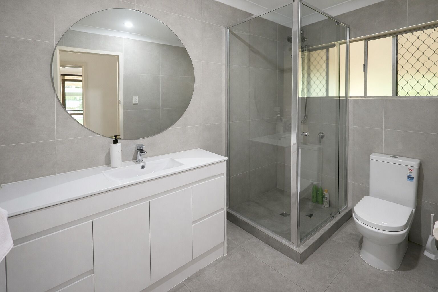 Shower, hair dryer, towels, shampoo