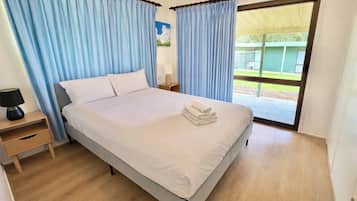 3 bedrooms, iron/ironing board, WiFi, bed sheets