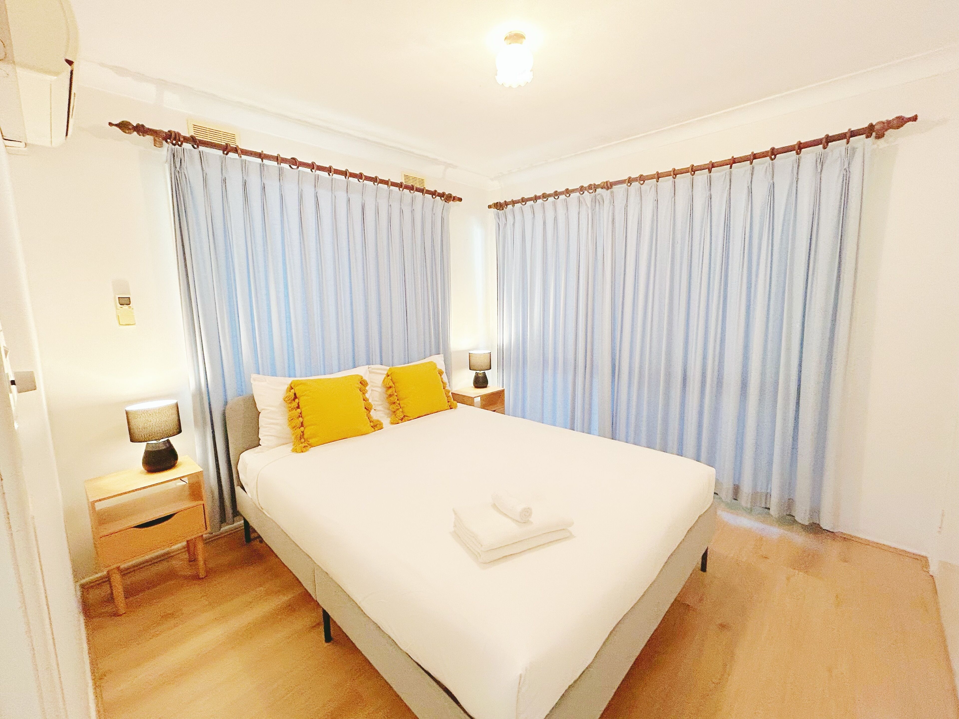 3 bedrooms, iron/ironing board, WiFi, bed sheets