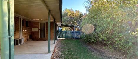 المنطقة المحيطة بالمنشأة