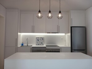 Fridge, oven, stovetop, dishwasher - Escape to Paradise: Ocean View Condo in Lagoa, Açores!  AL#5336 (Lagoa)