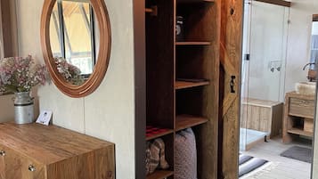 Cabaña Deluxe, vistas al lago | Interior