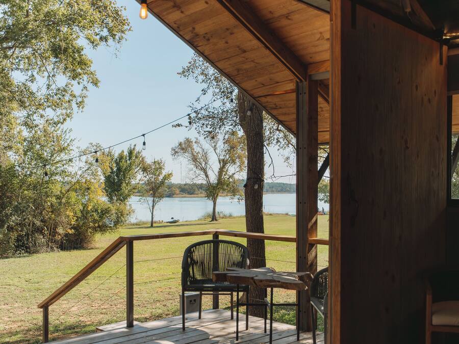 Deluxe Cabin, 1 Bedroom, Air conditioning, Lake View | Bed sheets