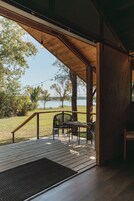 Deluxe Cabin, 1 Bedroom, Air conditioning, Lake View | Bed sheets