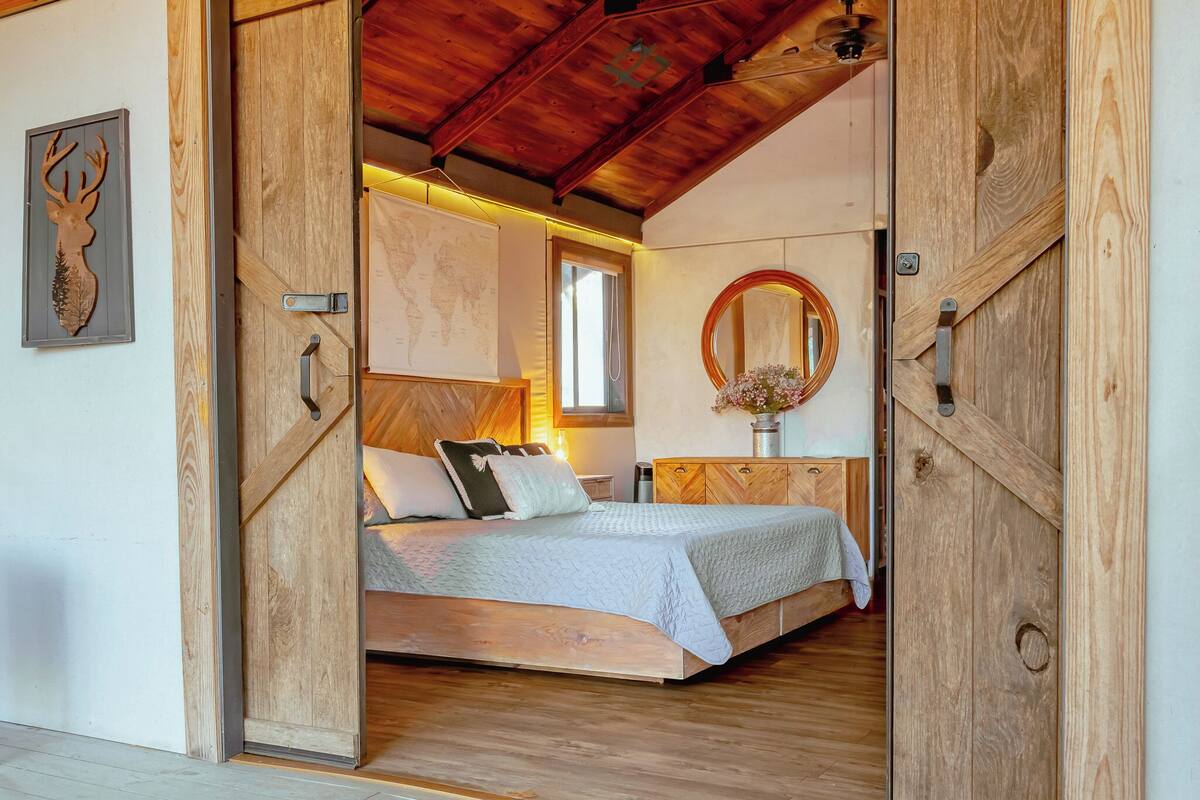 Deluxe Cabin, 1 Bedroom, Air conditioning, Lake View