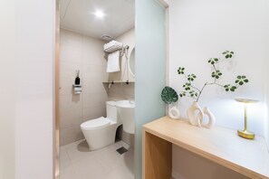 Twin Room, City View | Free WiFi - Hi Seoul Hostel Myungdong West (Seoul)