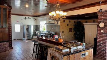 Micro-ondes, four, plaque de cuisson