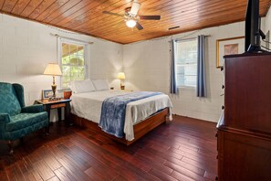 2 bedrooms, iron/ironing board, free WiFi, bed sheets - Pet-friendly 2BR beach house w/ fenced yard, walk to beach, budget-friendly (North Myrtle Beach)