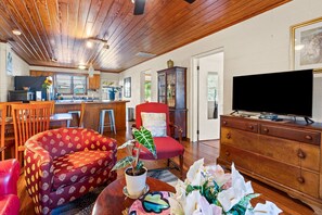 TV - Pet-friendly 2BR beach house w/ fenced yard, walk to beach, budget-friendly (North Myrtle Beach)