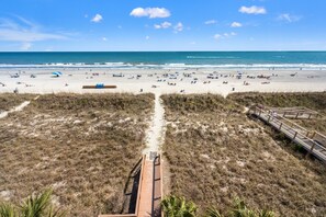 Beach nearby - Crescent Sands of Windy Hill H4 – Oceanfront Comfort for Eight (North Myrtle Beach)