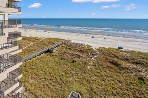 On the beach - Beautiful oceanfront condo w/pool, kids' pool and heavenly private deck for sunrises & sunsets (North Myrtle Beach)