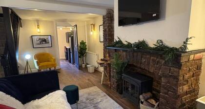 Winsford Woodford Cottage - Sleeps 6 - Pets Ok