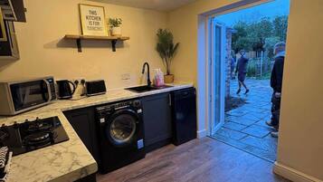 Refrigerador, microondas, horno, placa de cocina