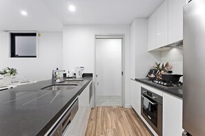 冰箱、微波炉、烤箱、炉灶