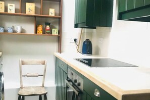 Réfrigérateur, four, plaque de cuisson, lave-vaisselle