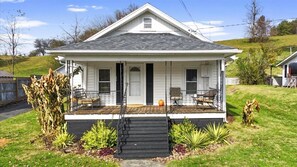 Exterior - Charming Galax Retreat! Pet Friendly! Minutes from New River! Hill Haven (Galax)