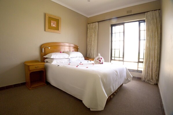 4 bedrooms, iron/ironing board, WiFi