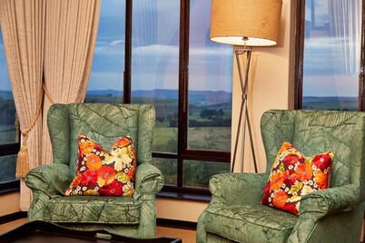 Luxury Midlands Chalet | Spa Bath | Balcony