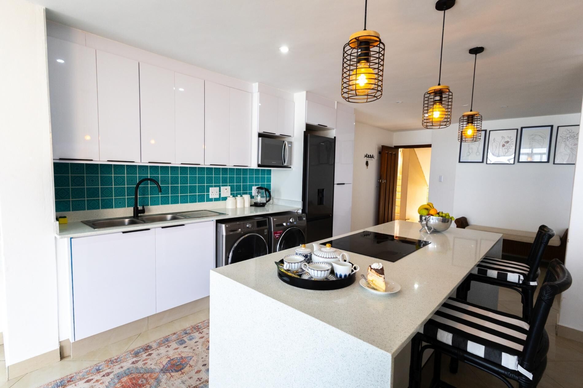 Frigorifero, microonde, forno, piano cottura