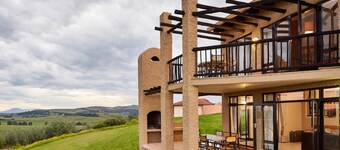 Cosy Midlands Retreat | Fireplace | Braai Area