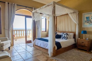 5 bedrooms, iron/ironing board, WiFi, bed sheets