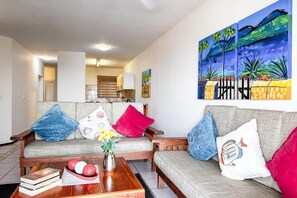 TV - Coastal Retreat | Balcony | Pool | Sea Views (Margate)