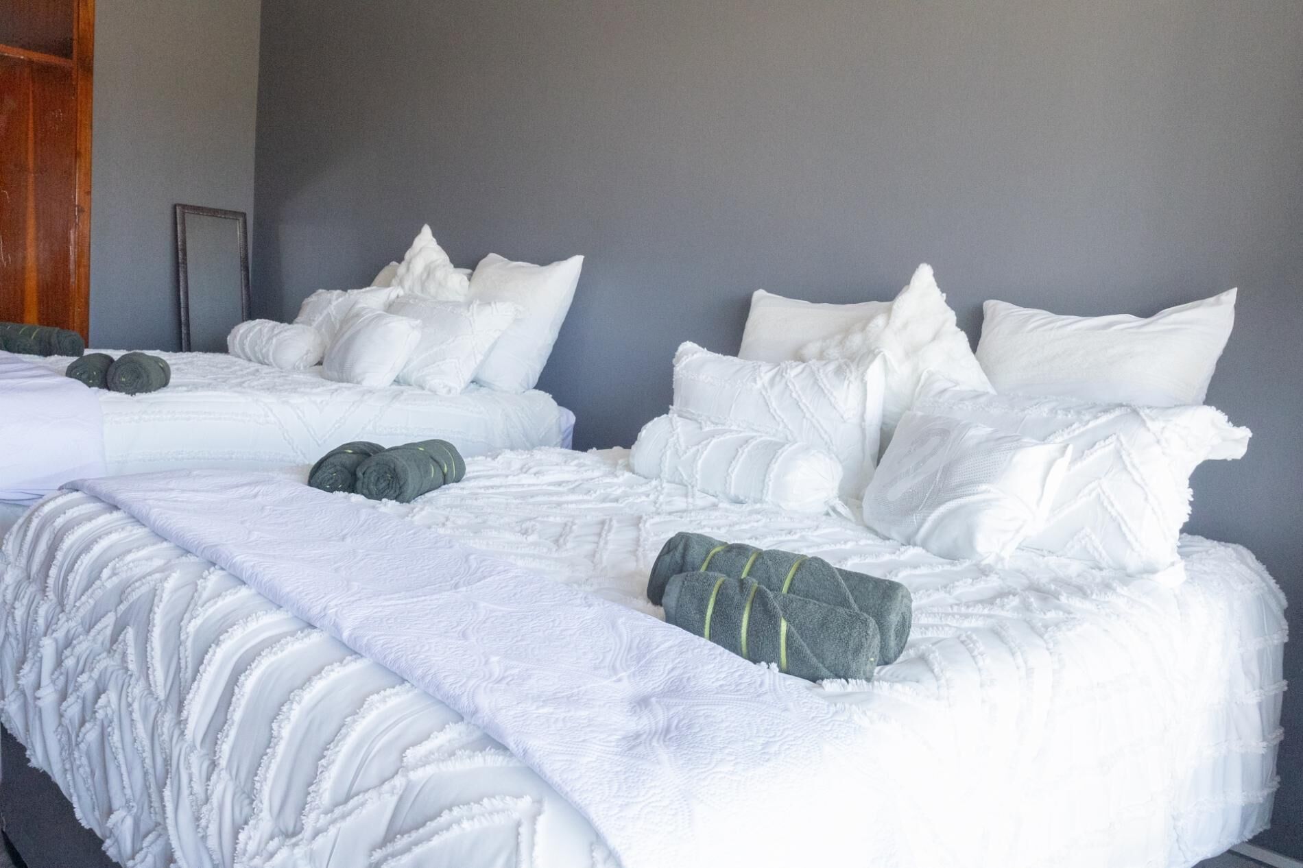 Classic Comfort @ Marine Terrace Apartment 2 (3555)