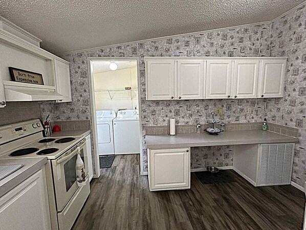 電子レンジ、オーブン、コンロ