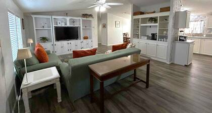 Commonwealth Winsome Cabana Just South of Daytona Beach, Florida Near the water!