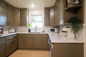Microwave, oven, stovetop, dishwasher - Central Park Mid-Century Modern Dream (Midland)
