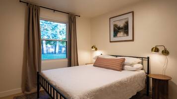 3 bedrooms, desk, iron/ironing board, travel cot