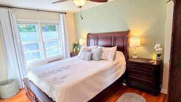 Desk, iron/ironing board, free WiFi, bed sheets